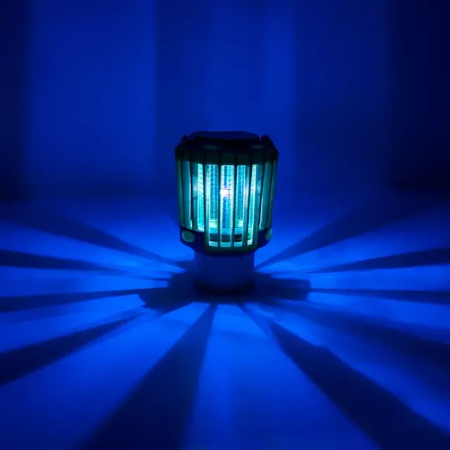 Lampe MOSLITE mit USB-Ladekabel Licht und Moskito-Killer