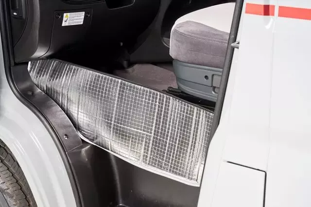 Fußraumisolierung passend für VW Crafter ab 2017 MAN TGE ab 2018, Wannenform nicht für Getränkehalter