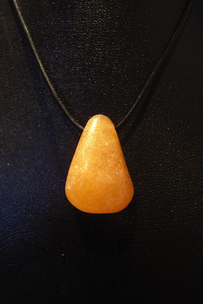 Anhänger Orangencalcit 3cm