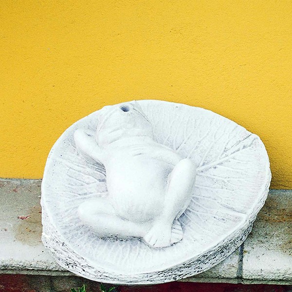 Gartenfigur Rana su Foglia IP 18cm – Bild 3