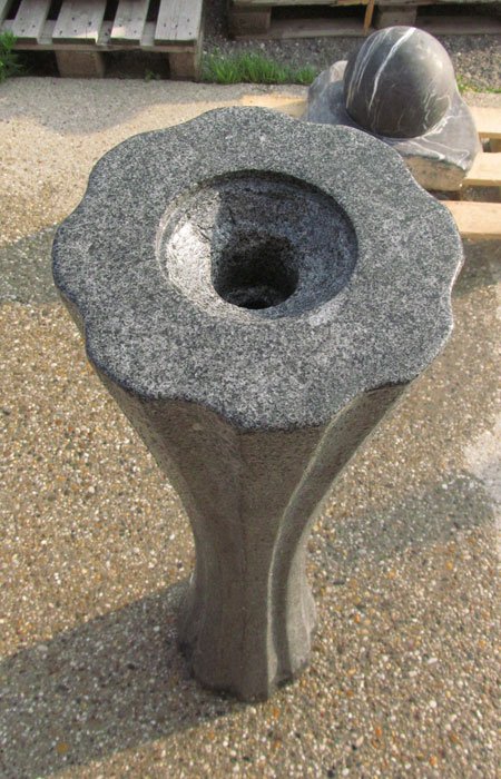 Granit-Brunnensäule “Ming”