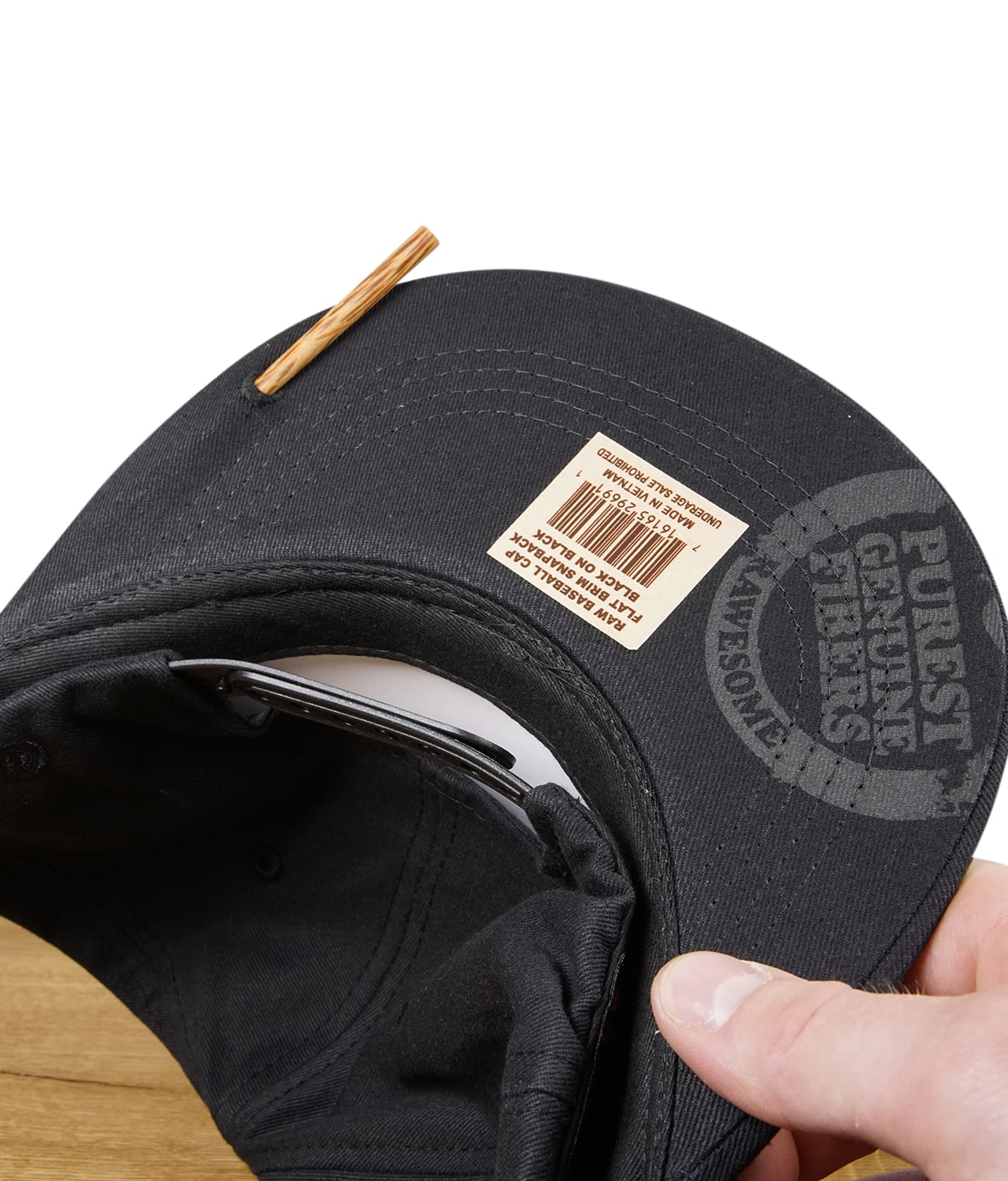 RAW Baseball Flat Brim Snapback Cap Black on Black – Bild 4